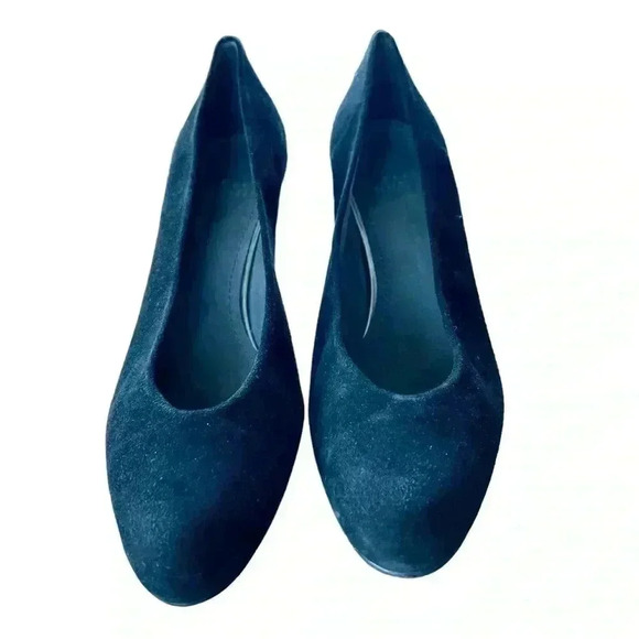 Stuart Weitzman Suede Round Toe pumps never worn size 8 - Picture 3 of 8